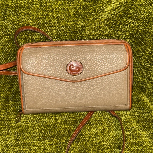 Dooney & Bourke Handbags - Dooney and Bourke W52 Large Zip Along